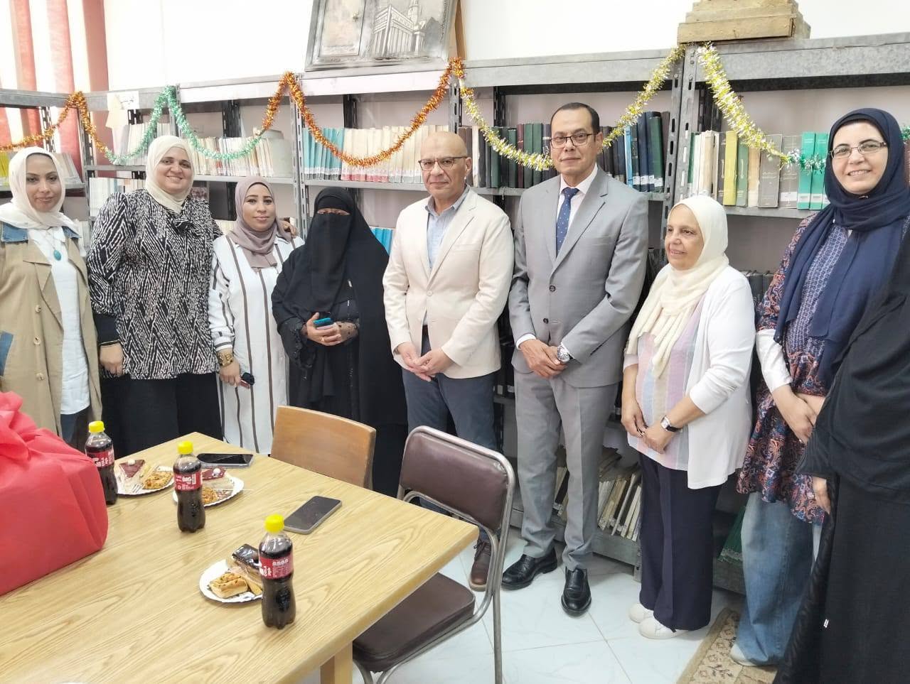 عميد طب قناة السويس يشهد تكريم الأستاذة حنان أحمد الرفاعي لبلوغها سن التقاعد