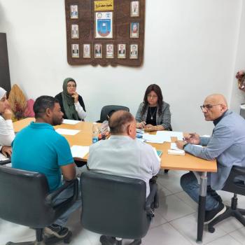 اجتماعًا استراتيجيًا لتعزيز جاهزية الكلية للاعتماد المؤسسي والبرامجي