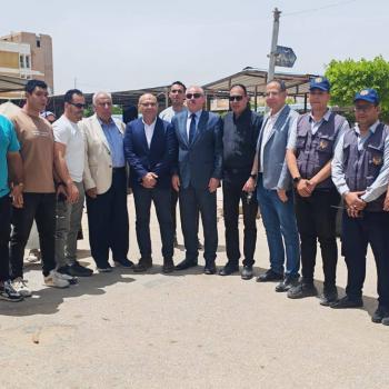 يهنئ عميد طب القناة بالعشر الأوائل من ذي الحجة.. ويتفقد أعمال التطوير بالمبنى التعليمي للمستشفيات الجامعية