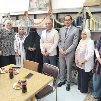 عميد طب قناة السويس يشهد تكريم الأستاذة حنان أحمد الرفاعي لبلوغها سن التقاعد