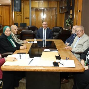 تكريمًا لرموز العلم والعطاء.. رئيس جامعة قناة السويس يعلن الفائزين بجائزة العطاء والوفاء  